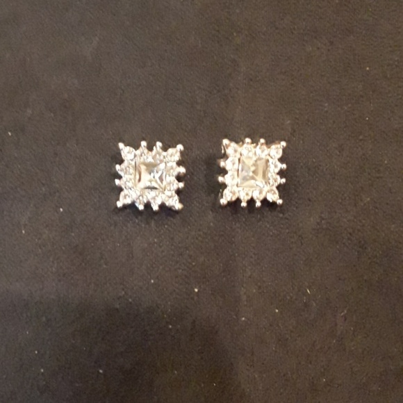 Square / Diamond Shaped Studs💎⚡ - Picture 5 of 8